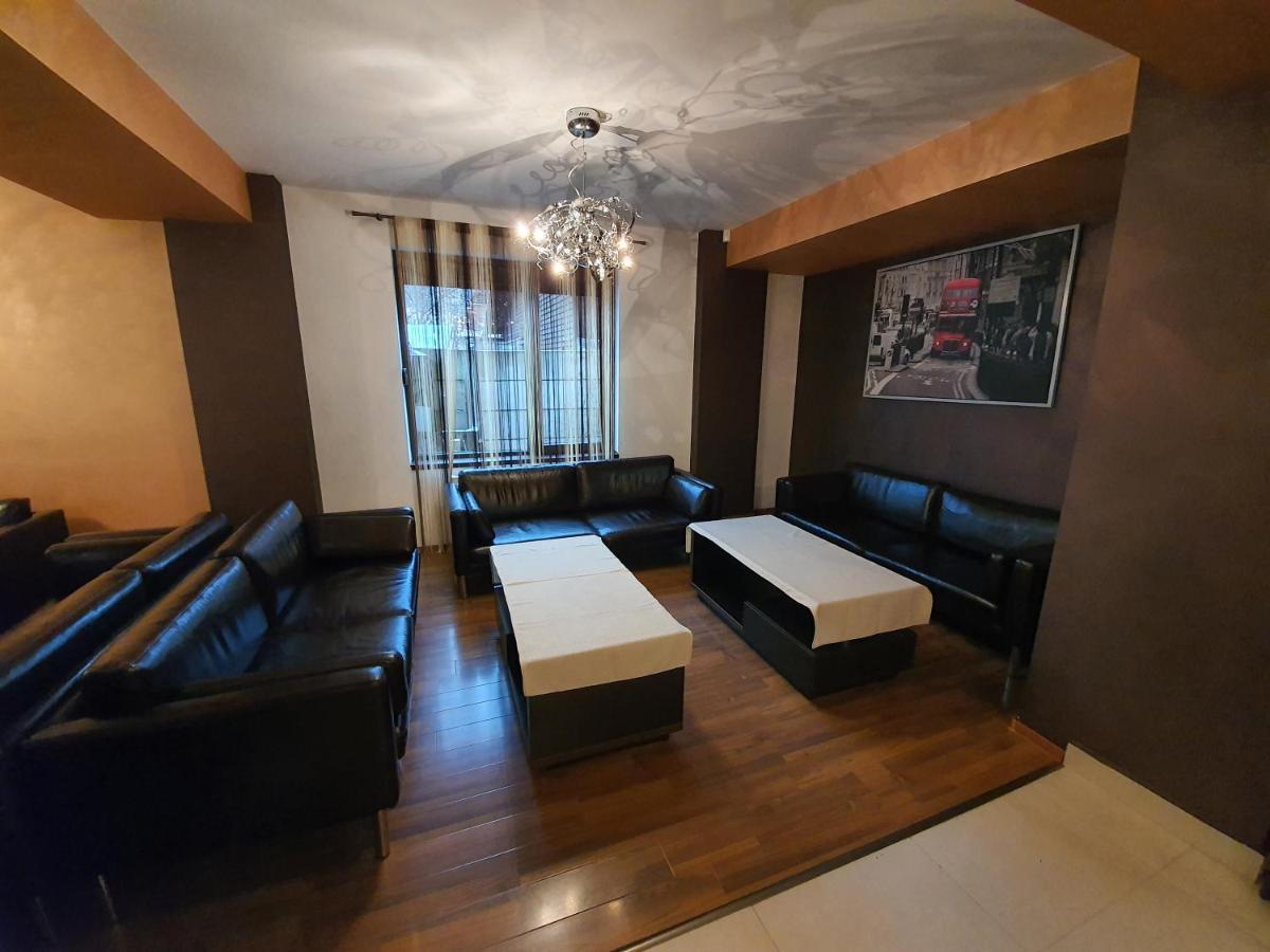 Pensiunea Public House Buşteni エクステリア 写真