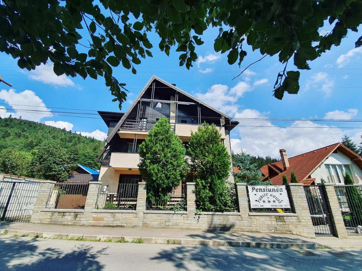 Pensiunea Public House Buşteni エクステリア 写真