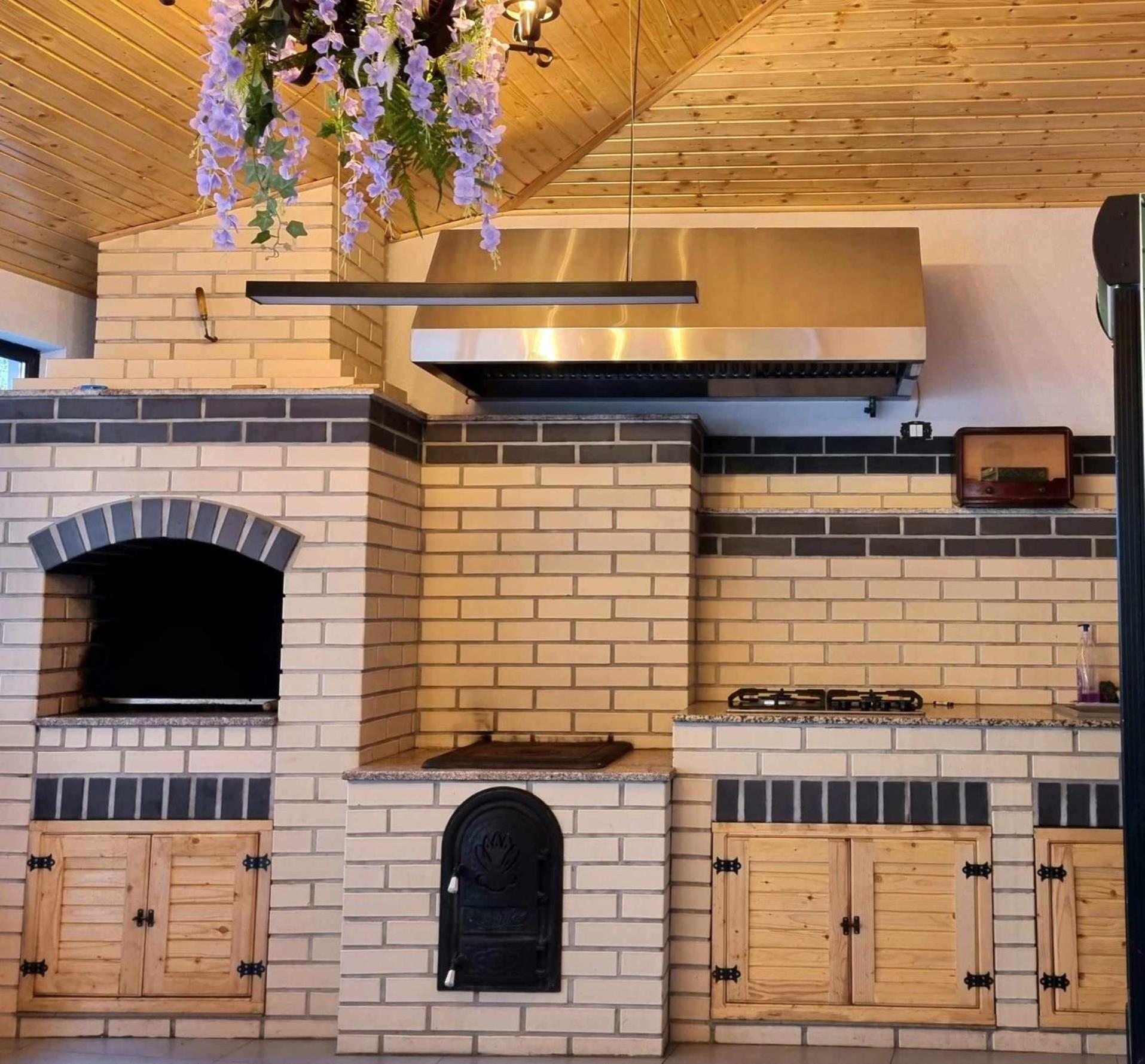 Pensiunea Public House Buşteni エクステリア 写真